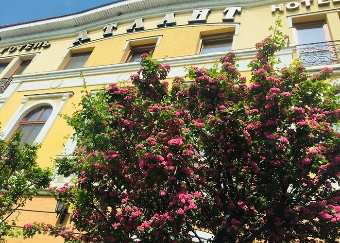 атлант Отель 3*